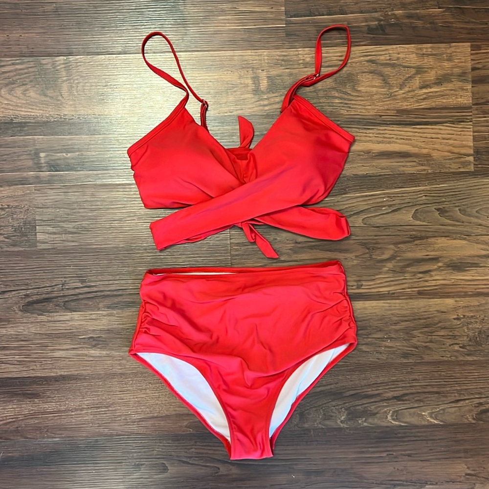Cupshe, women’s bikini , Red Wrap Front Top & matching ruched bottoms, medium